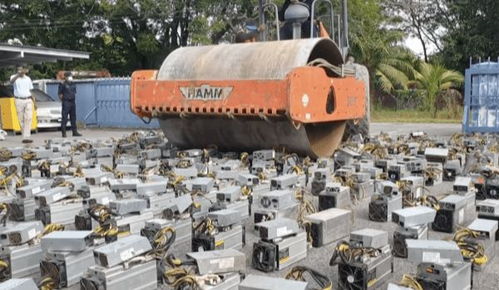 ASIC mining device in operation